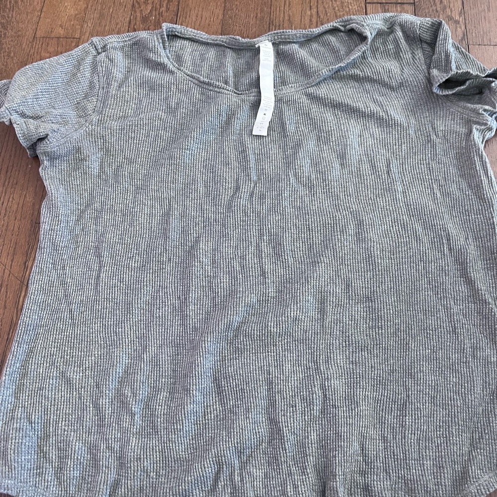 Lululemon tee size 2